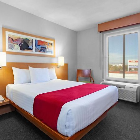 City Express By Marriott Celaya Parque Экстерьер фото