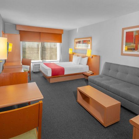 City Express By Marriott Celaya Parque Экстерьер фото