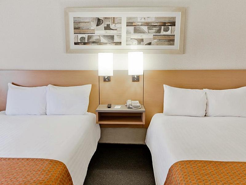 City Express By Marriott Celaya Parque Экстерьер фото