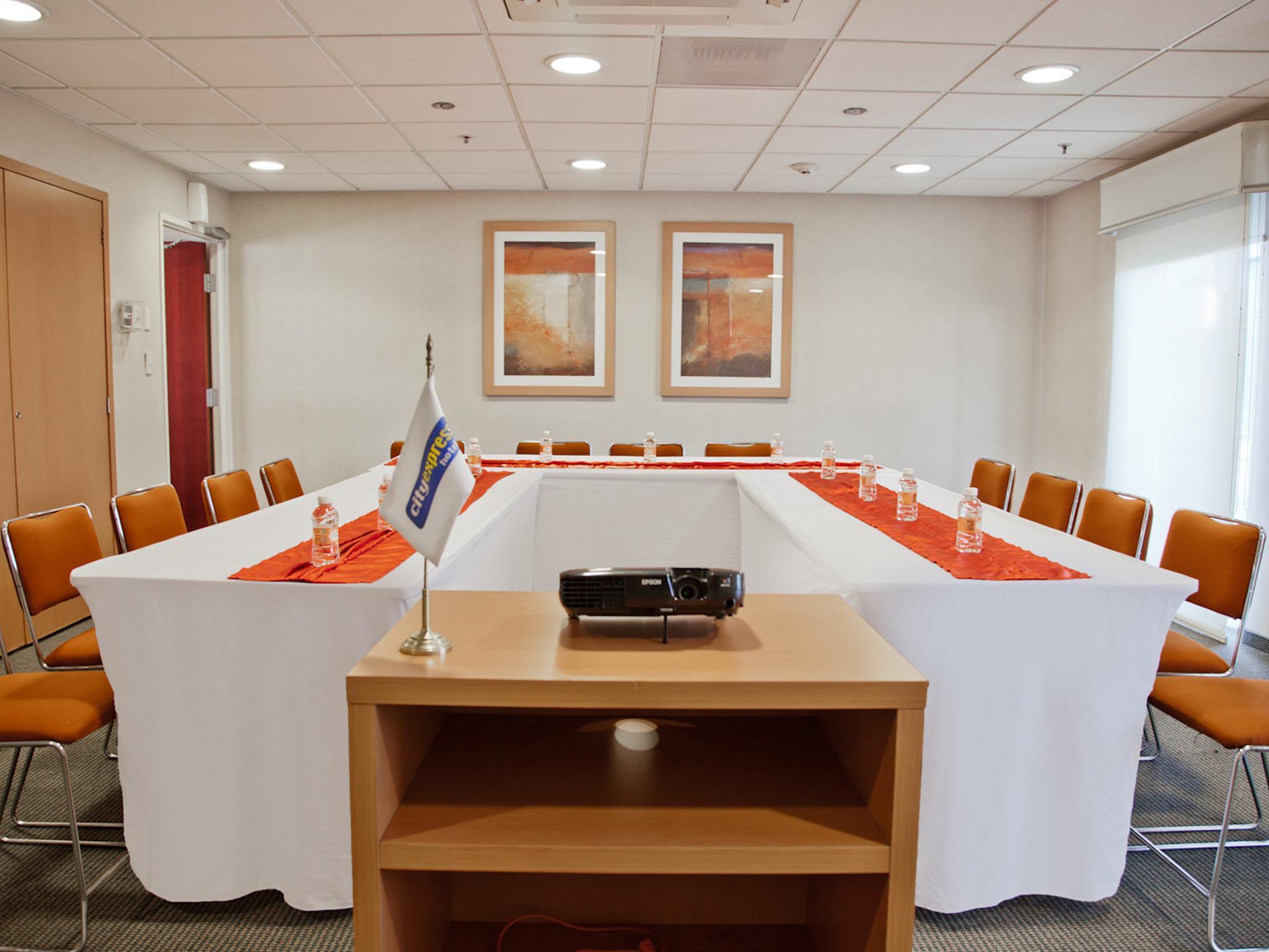 City Express By Marriott Celaya Parque Экстерьер фото