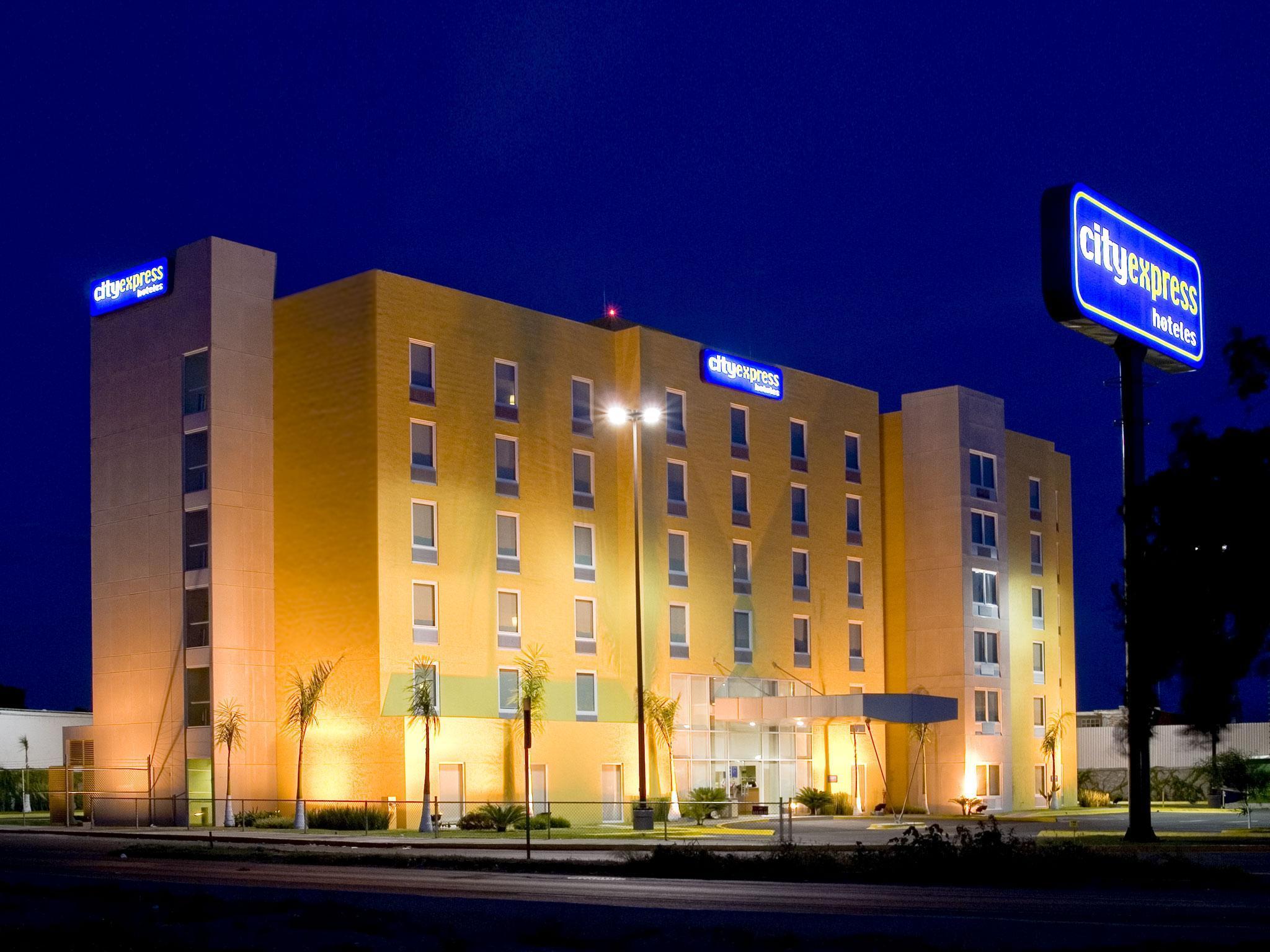 City Express By Marriott Celaya Parque Экстерьер фото