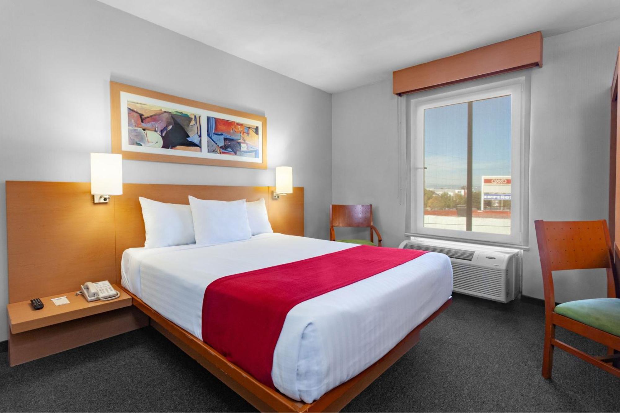 City Express By Marriott Celaya Parque Экстерьер фото