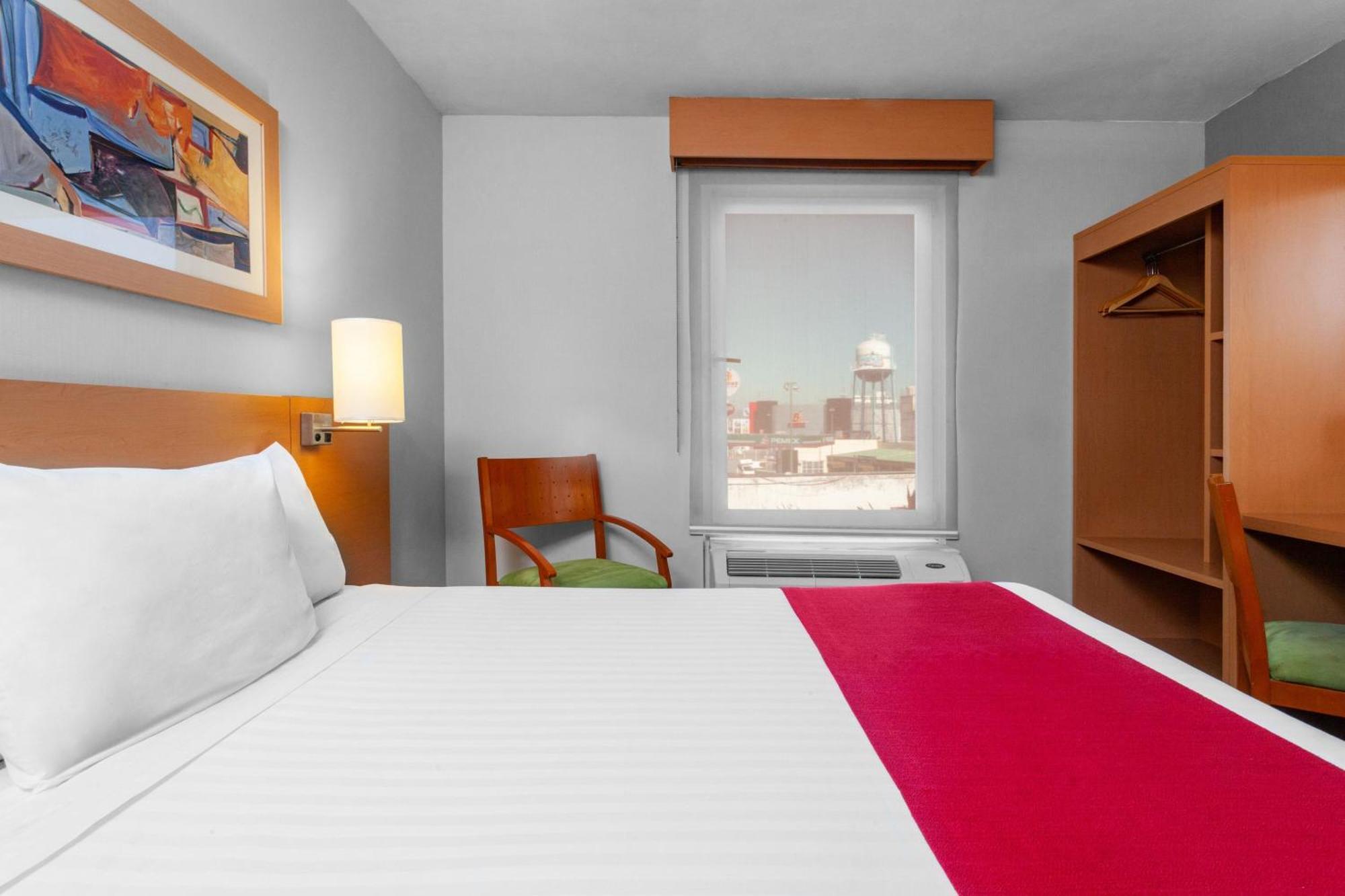 City Express By Marriott Celaya Parque Экстерьер фото