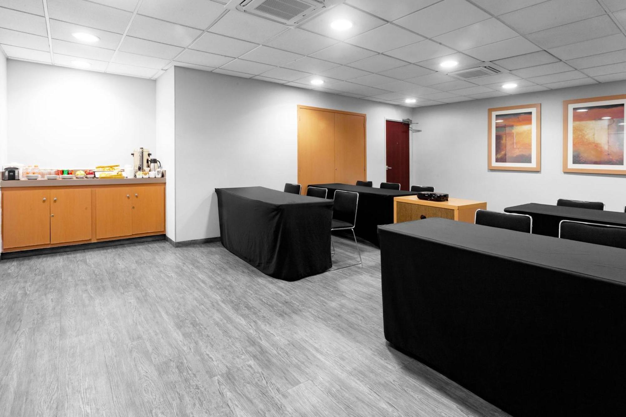 City Express By Marriott Celaya Parque Экстерьер фото