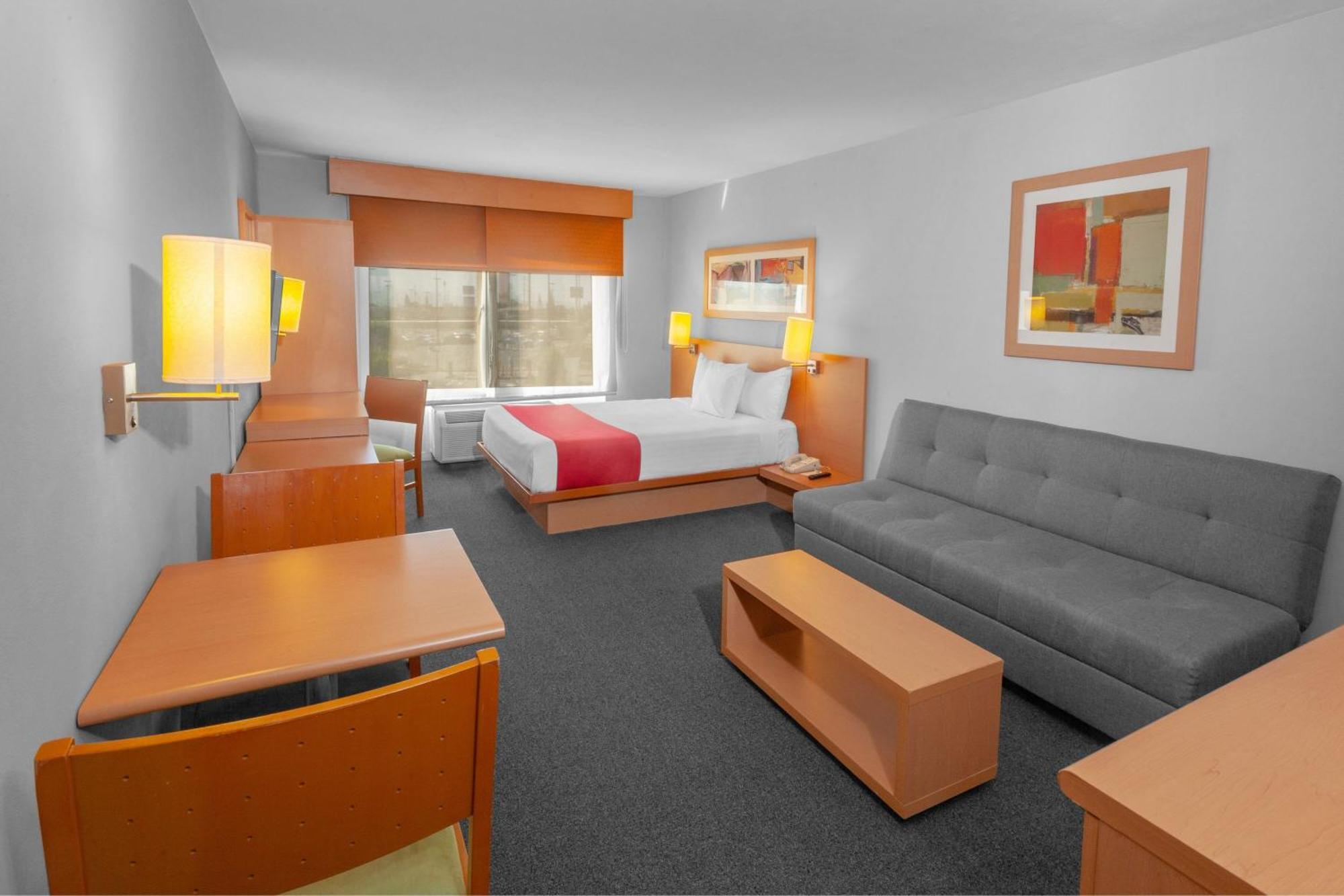 City Express By Marriott Celaya Parque Экстерьер фото