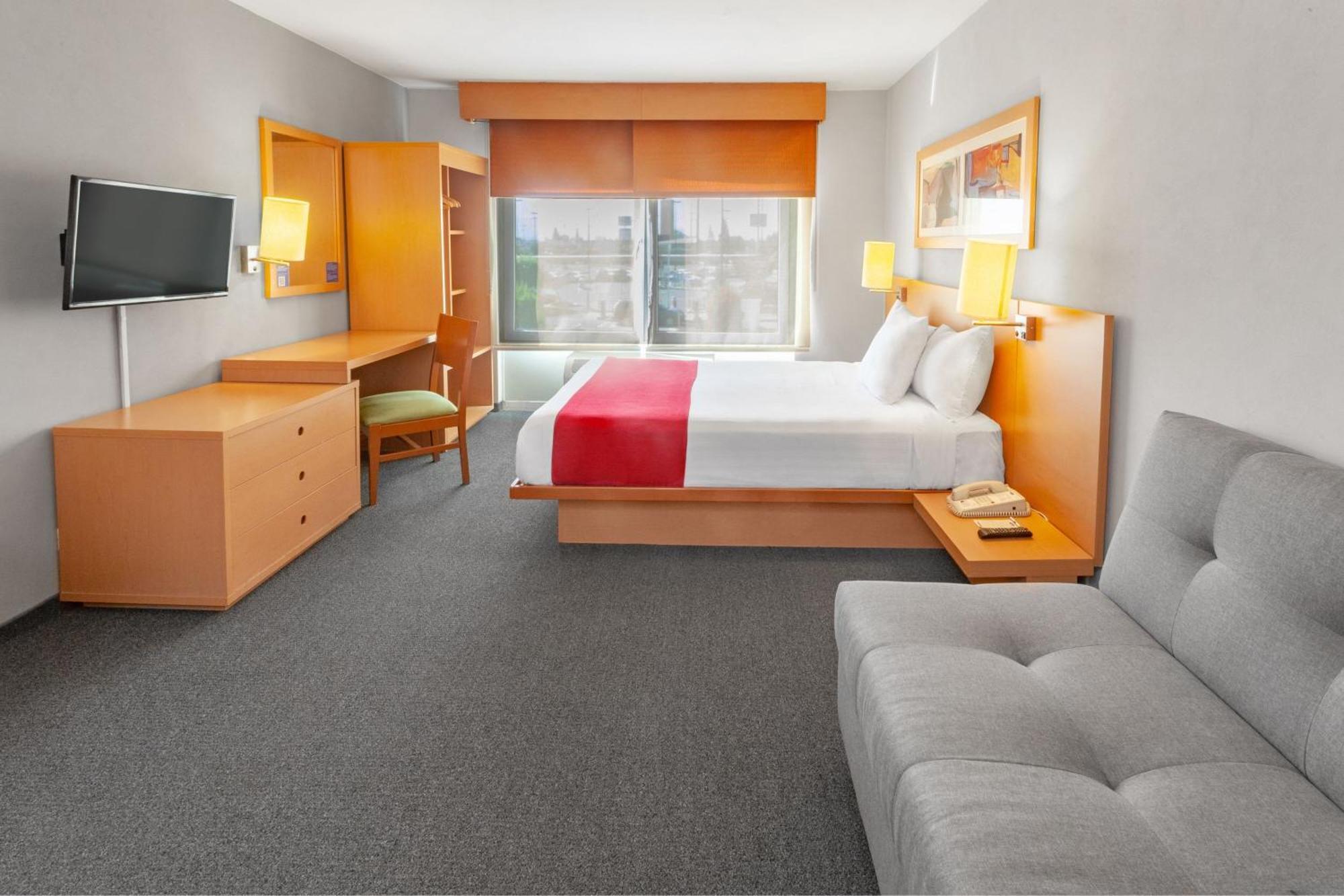 City Express By Marriott Celaya Parque Экстерьер фото