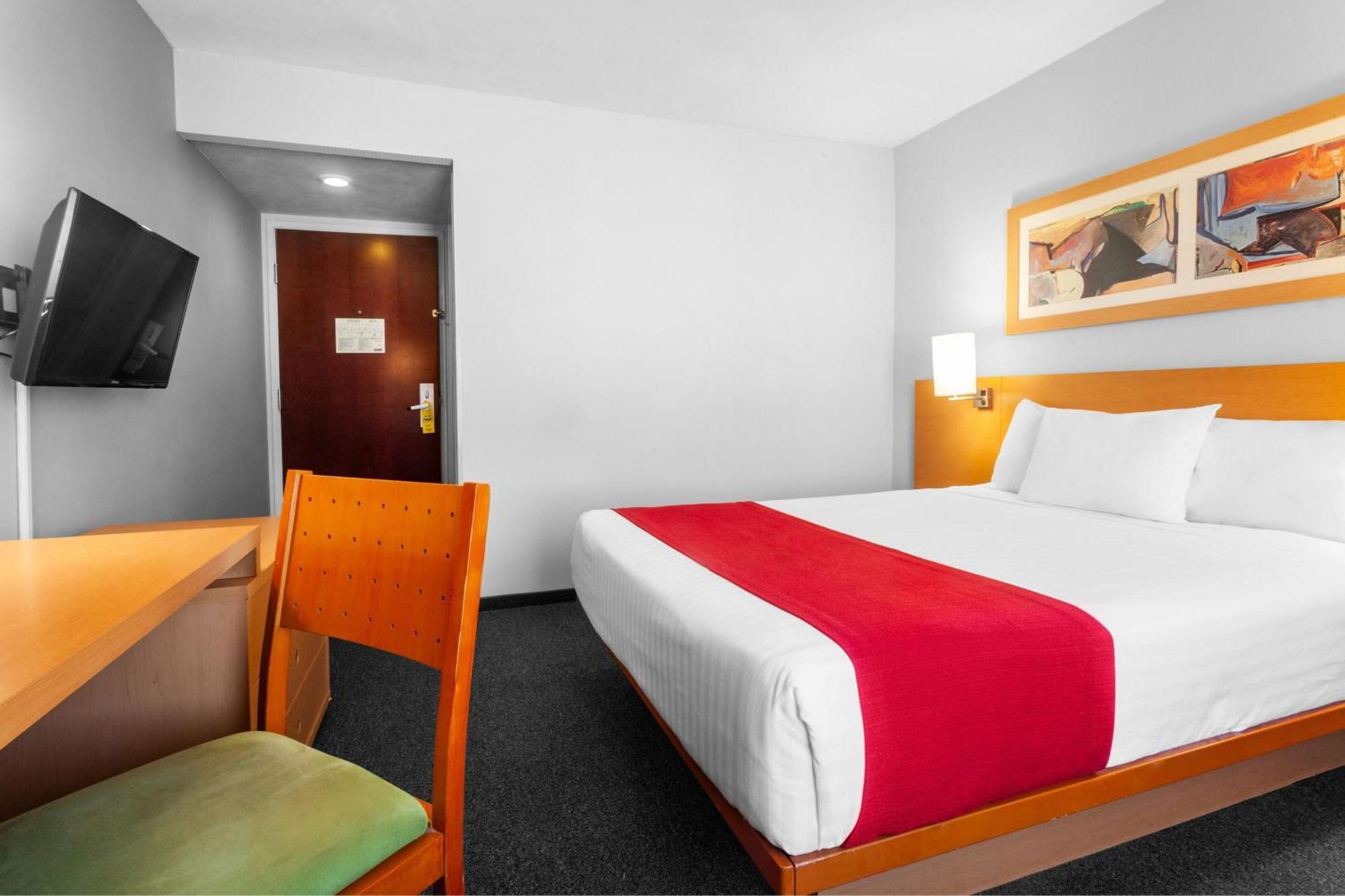 City Express By Marriott Celaya Parque Экстерьер фото