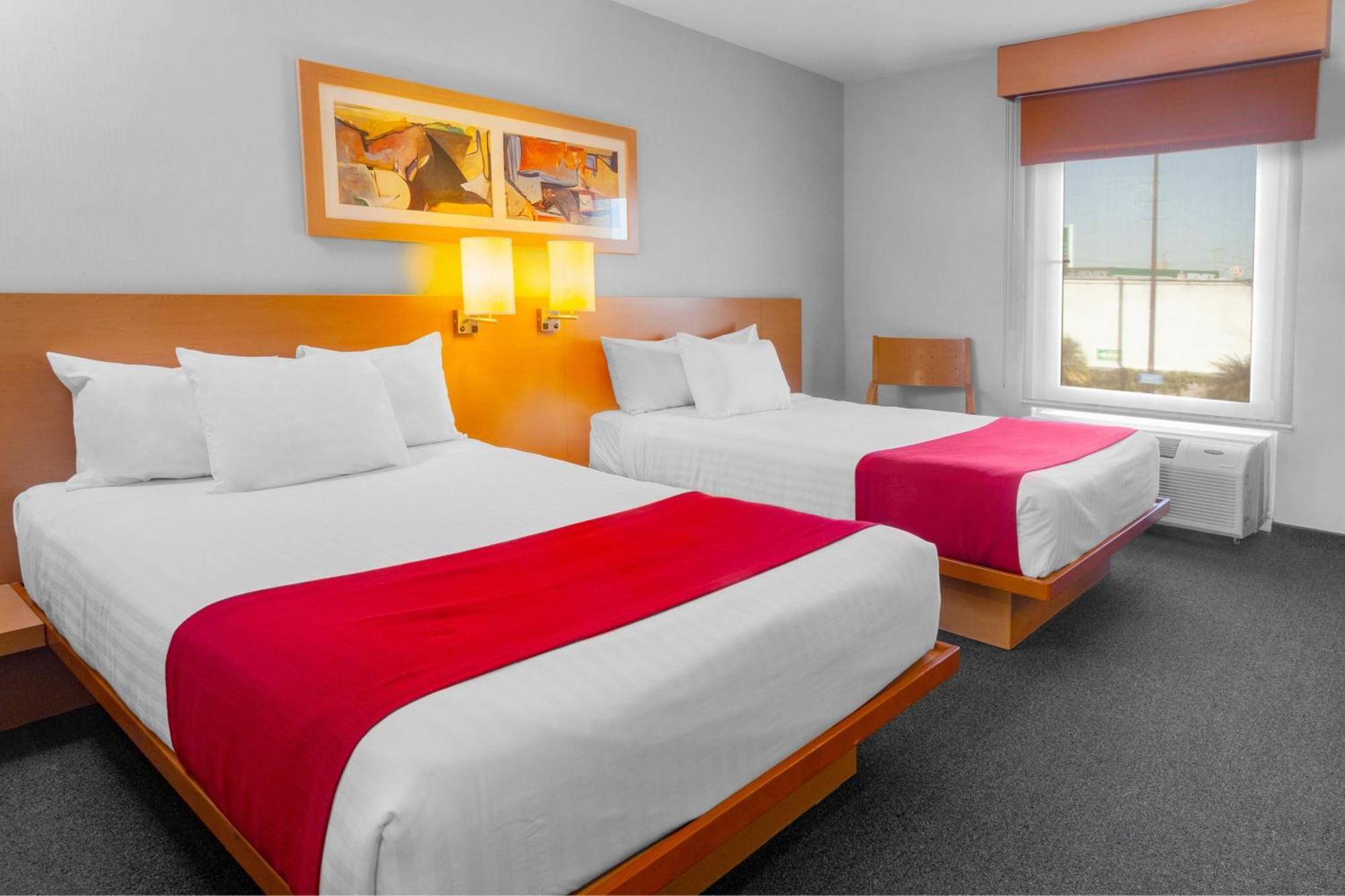 City Express By Marriott Celaya Parque Экстерьер фото