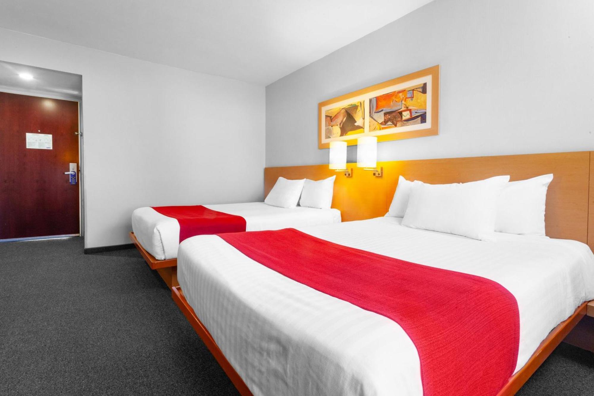 City Express By Marriott Celaya Parque Экстерьер фото