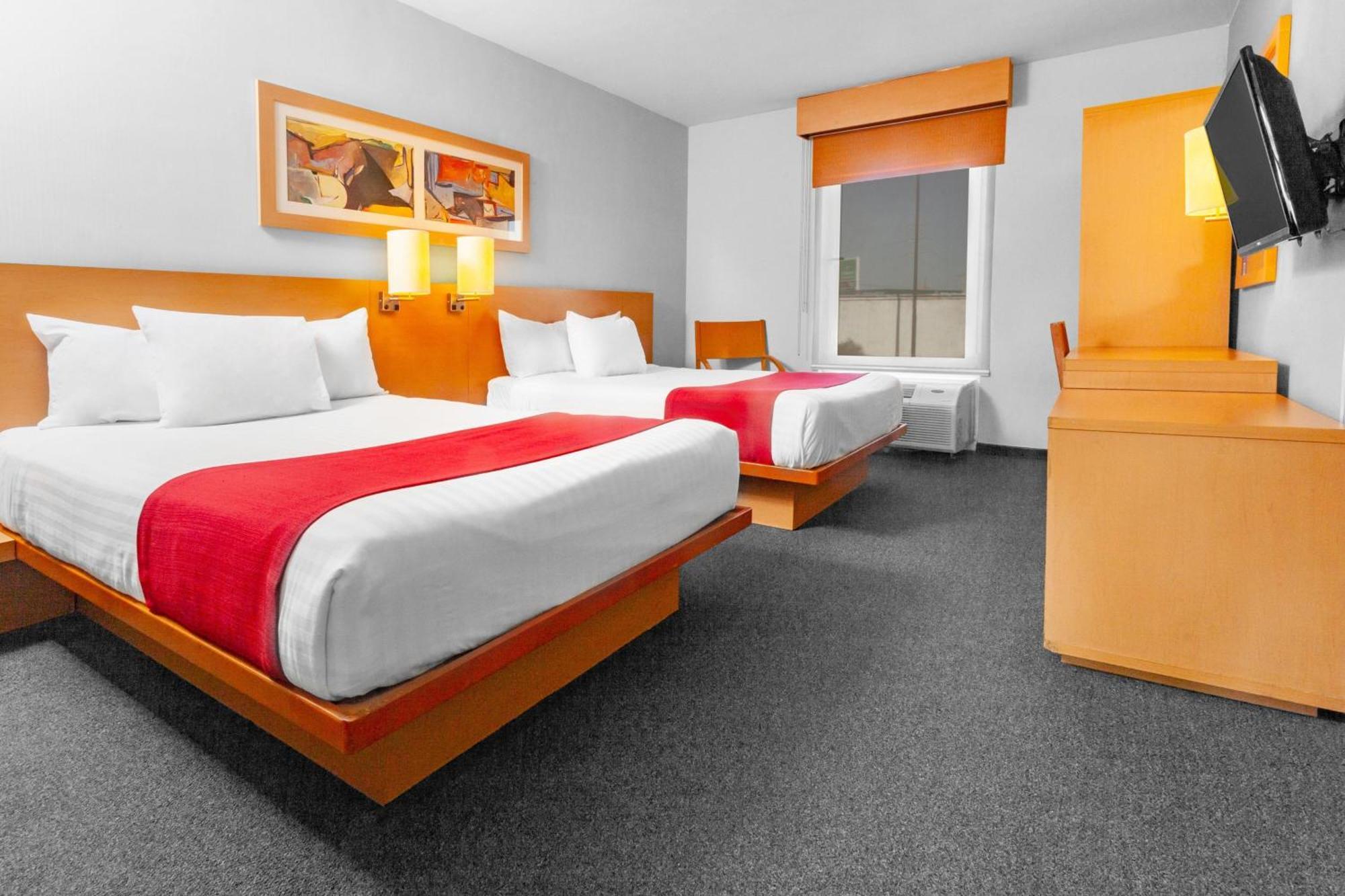 City Express By Marriott Celaya Parque Экстерьер фото