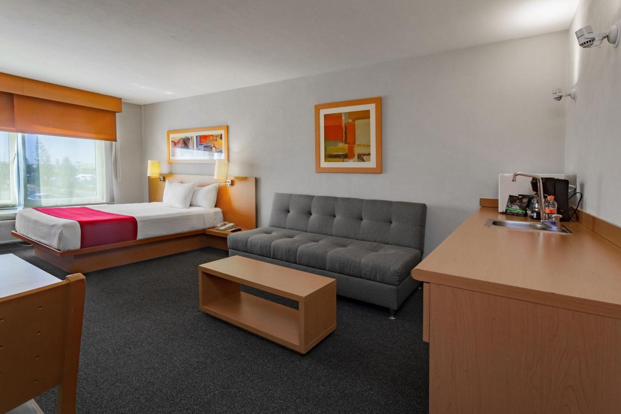 City Express By Marriott Celaya Parque Экстерьер фото