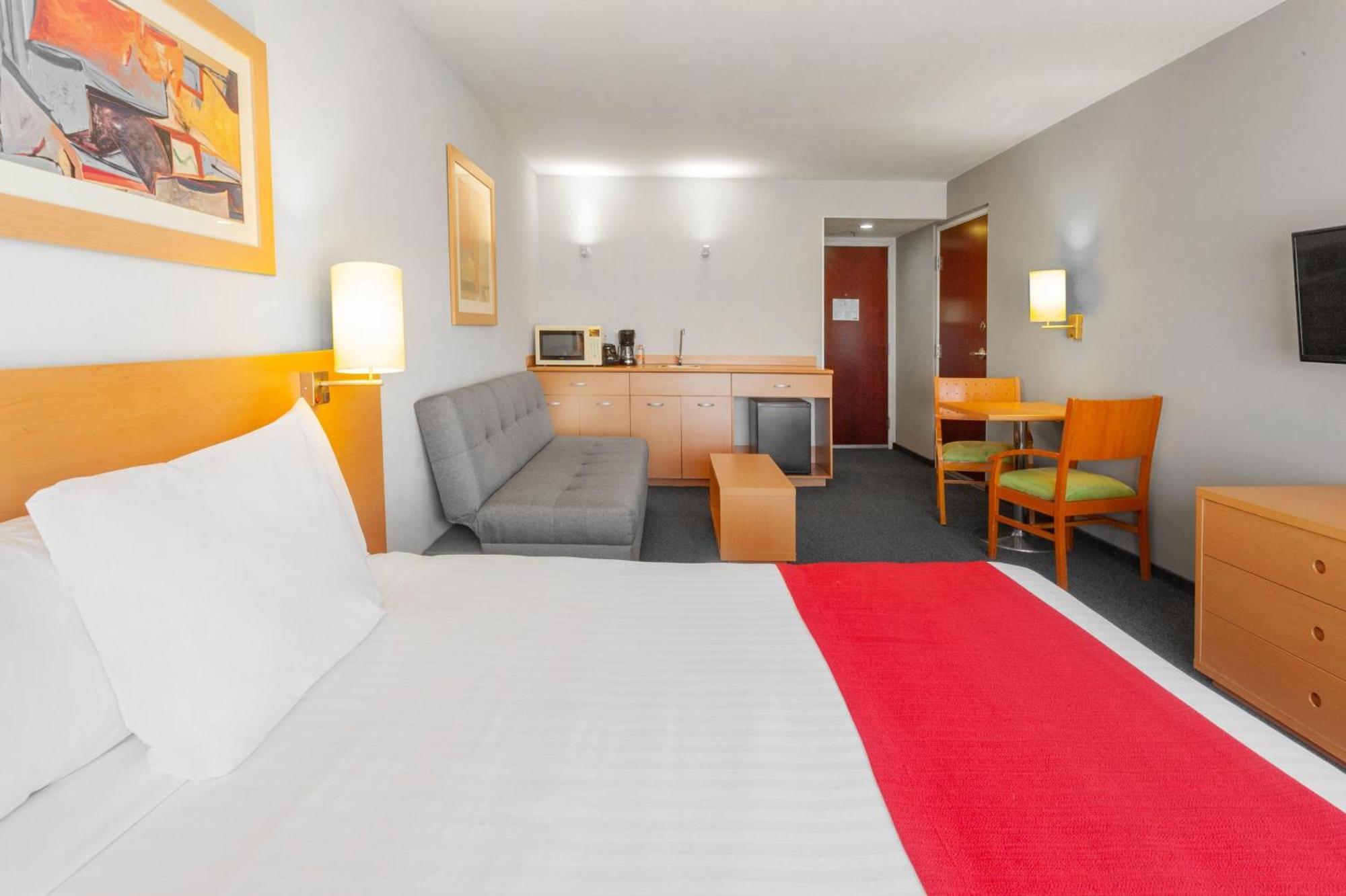 City Express By Marriott Celaya Parque Экстерьер фото