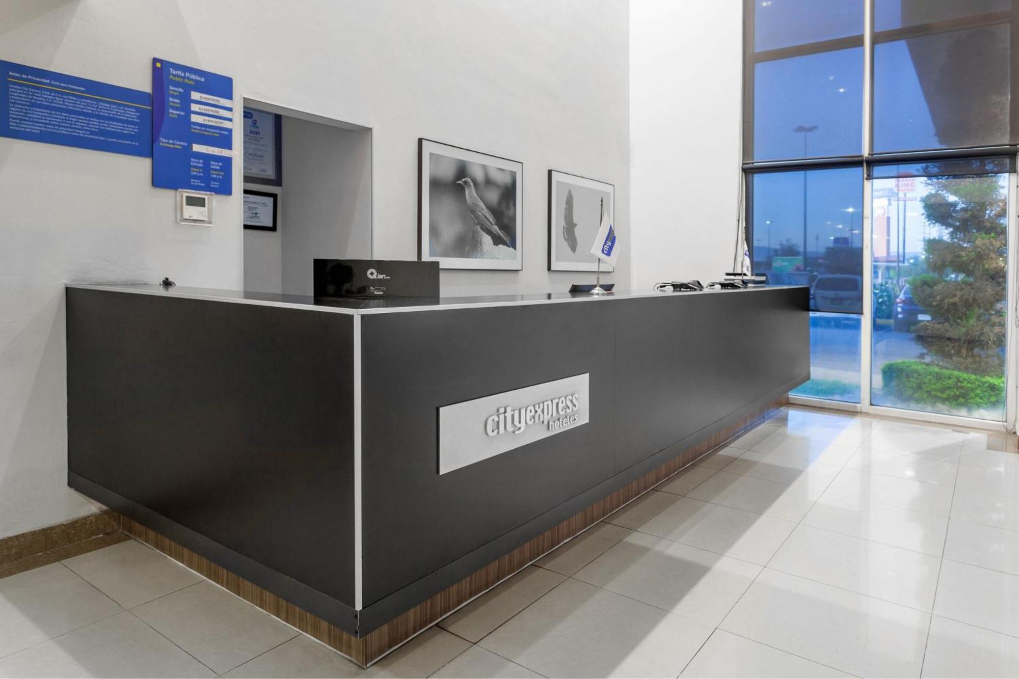 City Express By Marriott Celaya Parque Экстерьер фото