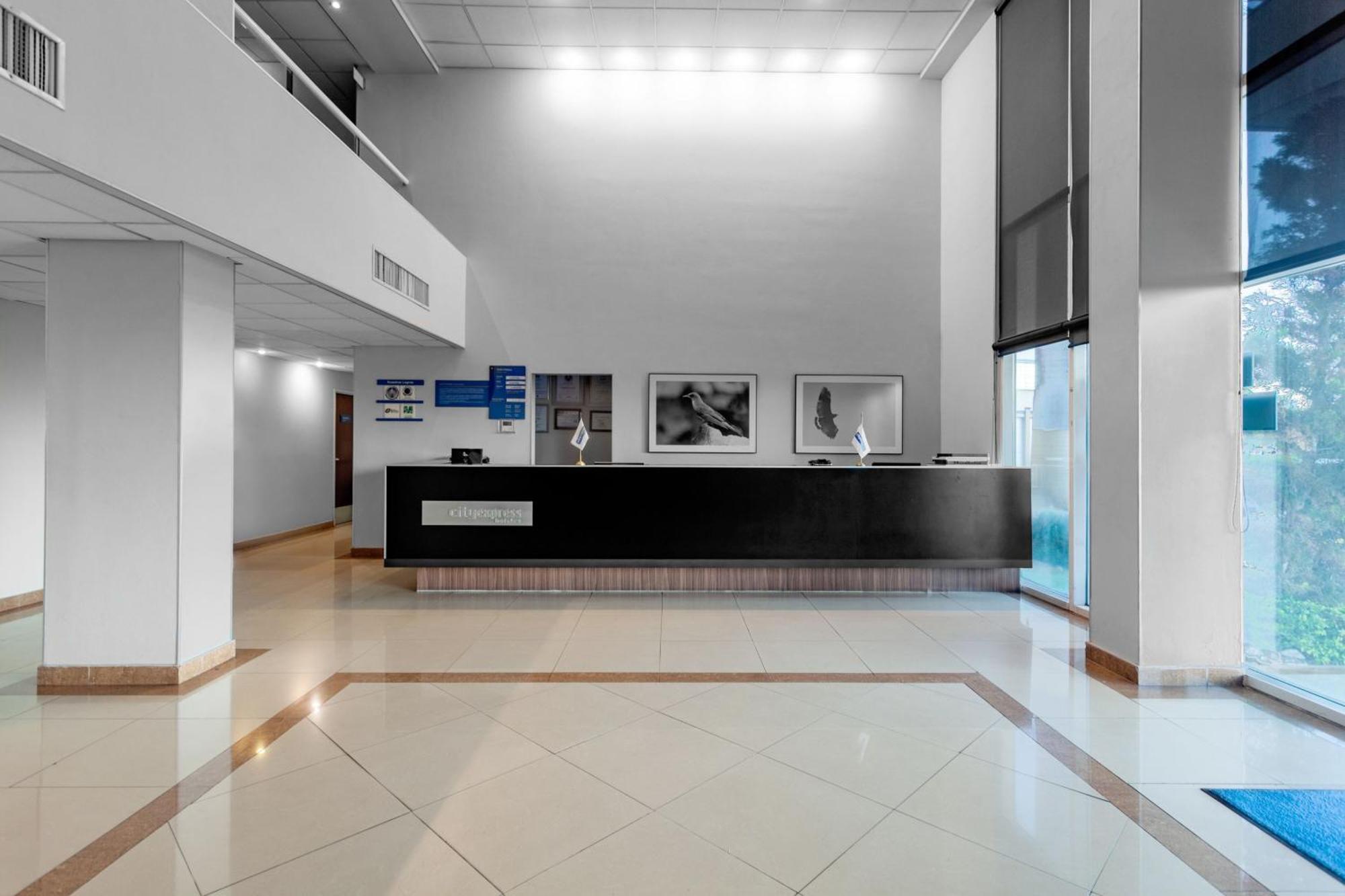 City Express By Marriott Celaya Parque Экстерьер фото