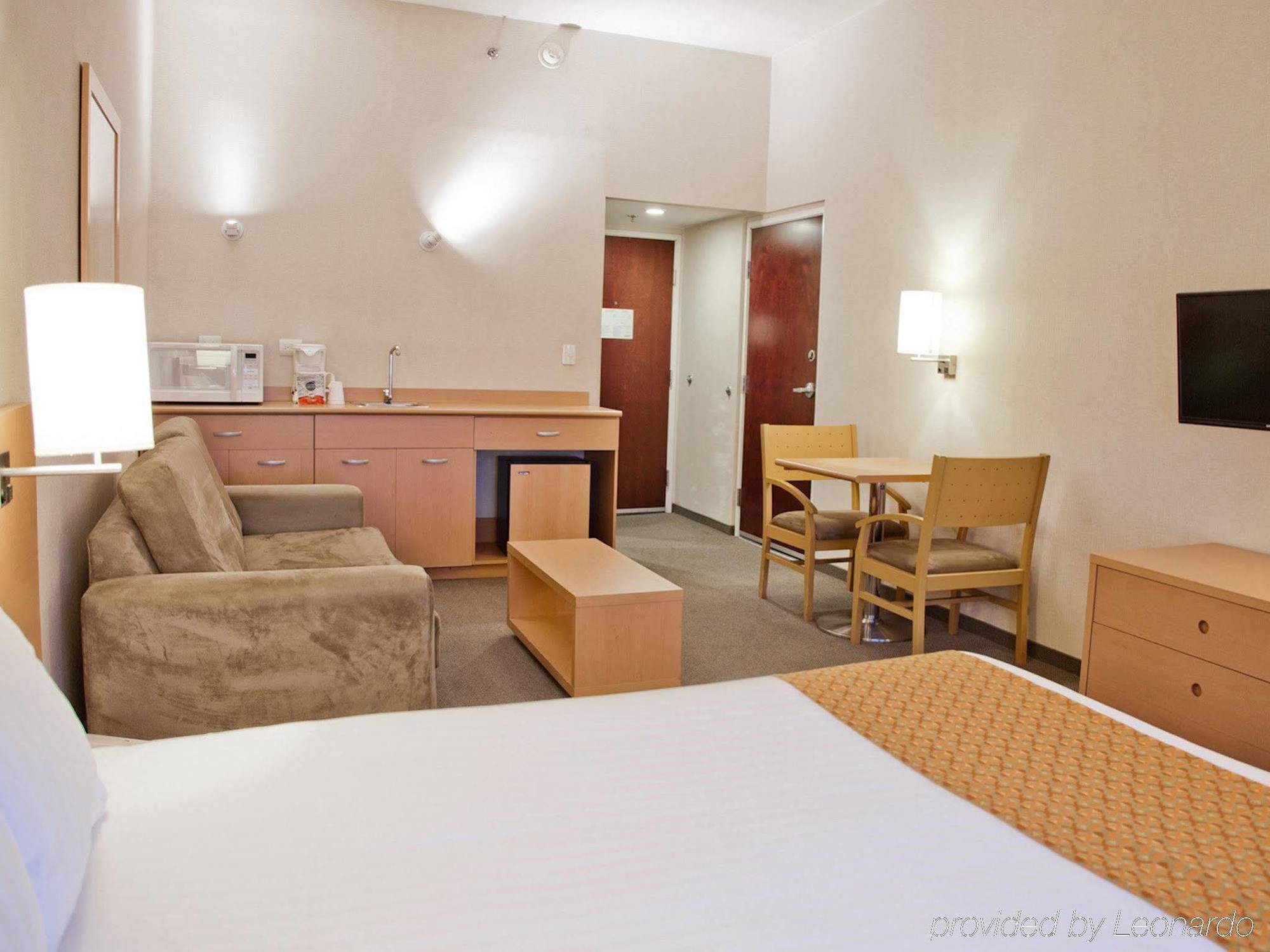 City Express By Marriott Celaya Parque Экстерьер фото