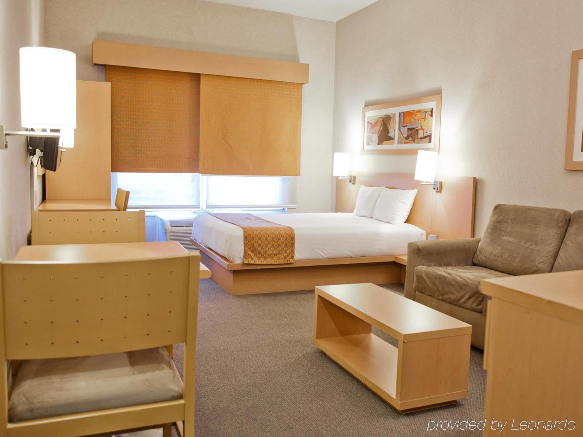 City Express By Marriott Celaya Parque Экстерьер фото