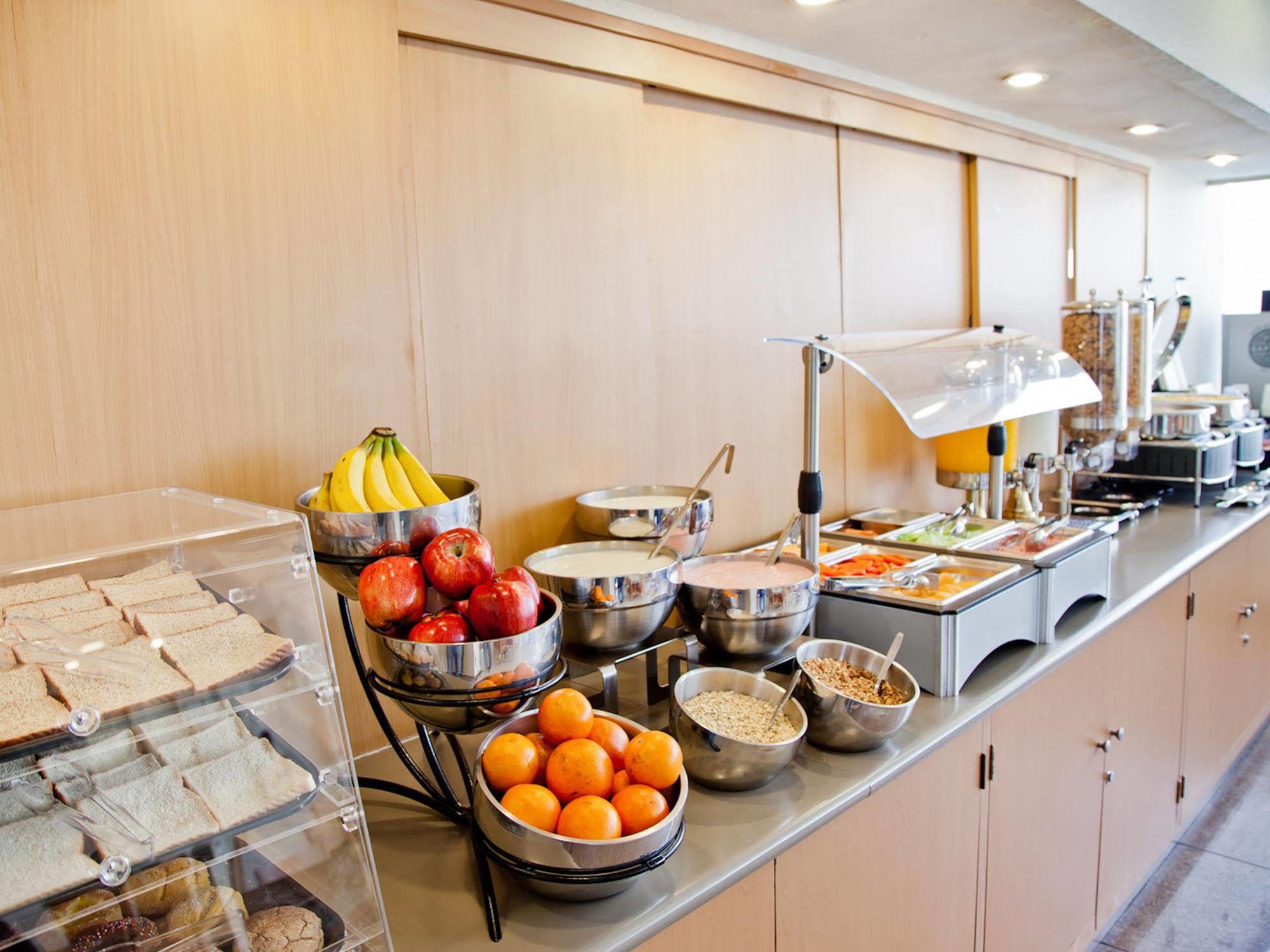 City Express By Marriott Celaya Parque Экстерьер фото